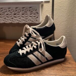 NWOT Adidas Country OG sneakers with genuine leather & pony hair